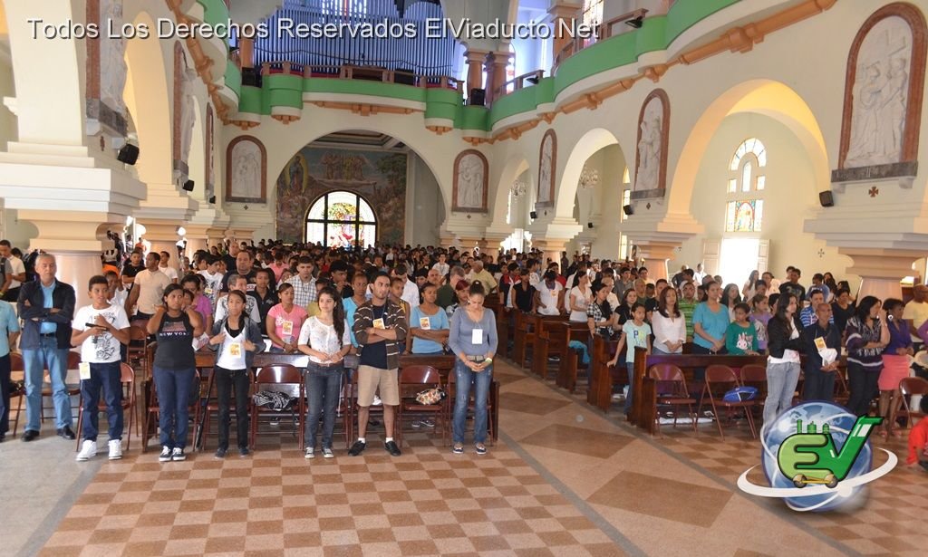 Jovenes de la pascua juvenil 2013 en la iglesia Sagrado Corazón de Jesús